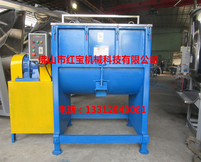 清遠(yuǎn)一家臺(tái)資企業(yè)使用1.5T臥式攪拌機(jī)，專(zhuān)門(mén)用于拌色料